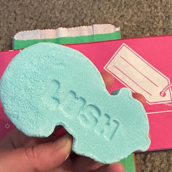 Lush Aqua Beaver Bath Treat 🦫 - Picture 3 of 4